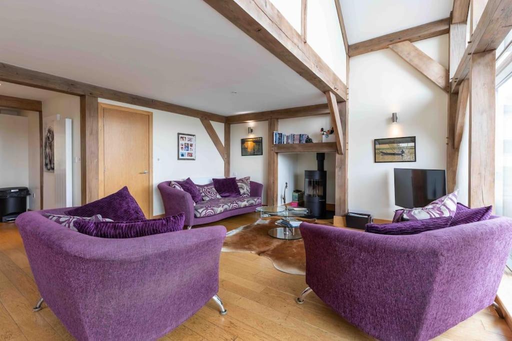 Otters Holt Villa Somerford Keynes Exterior photo