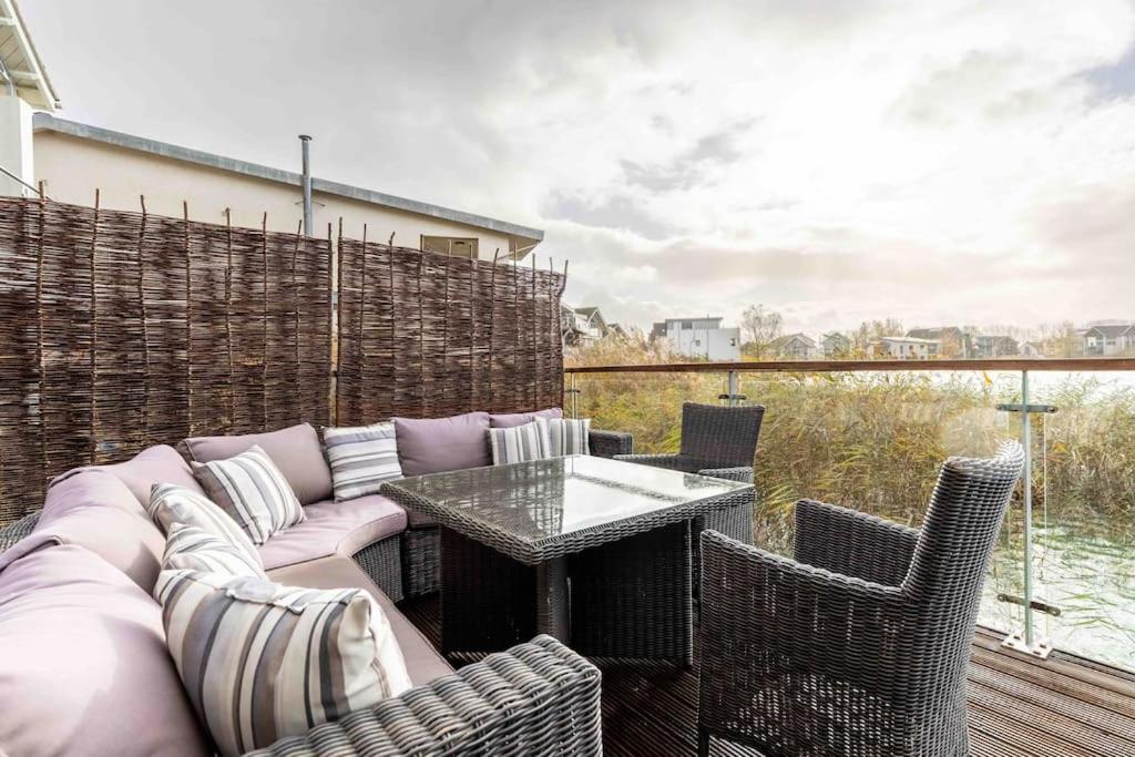 Otters Holt Villa Somerford Keynes Exterior photo