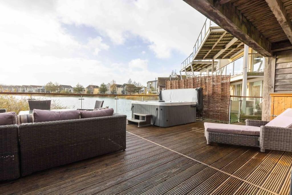 Otters Holt Villa Somerford Keynes Exterior photo