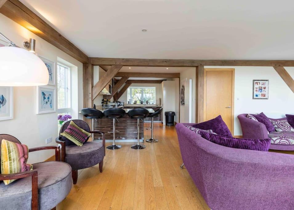 Otters Holt Villa Somerford Keynes Exterior photo